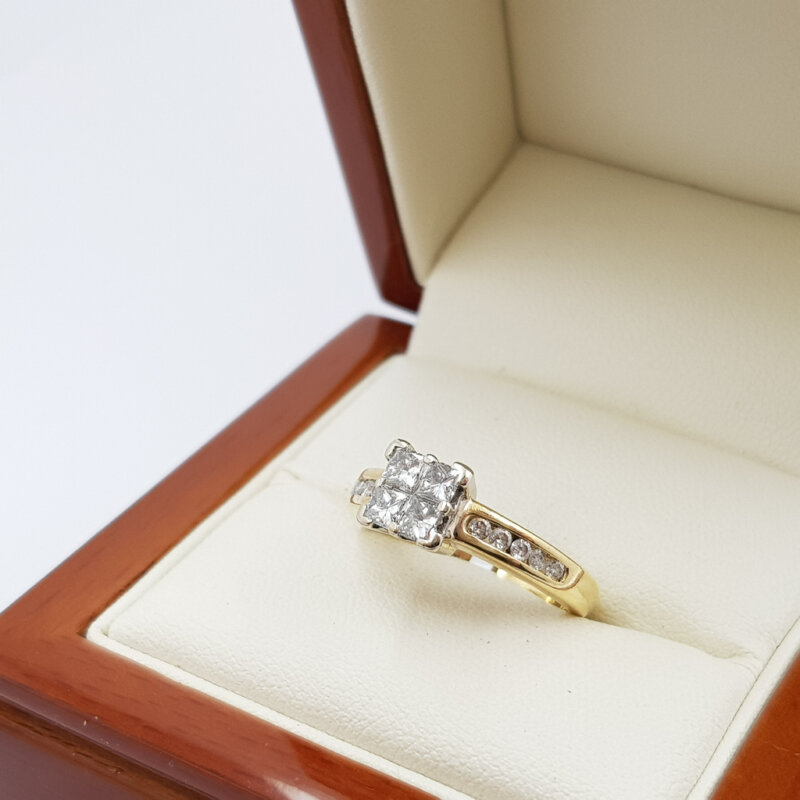 18ct Yellow Gold 0.75CT TDW Princess Cluster Diamond Ring Val $3750 Size K #55674