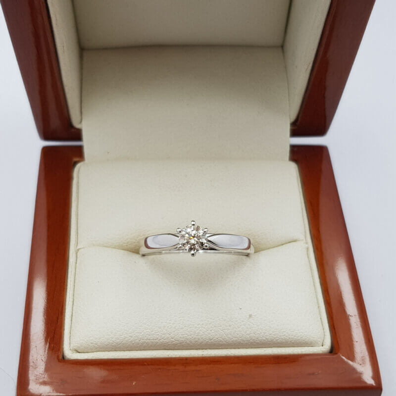 18ct White Gold Solitaire Diamond Engagement Ring Val $3800 Size P #53109
