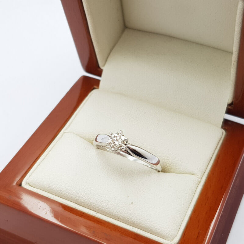 18ct White Gold Solitaire Diamond Engagement Ring Val $3800 Size P #53109