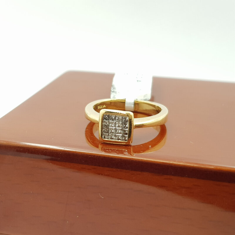 18ct Yellow Gold Princess Cluster Diamond Ring Size I 750 #57131
