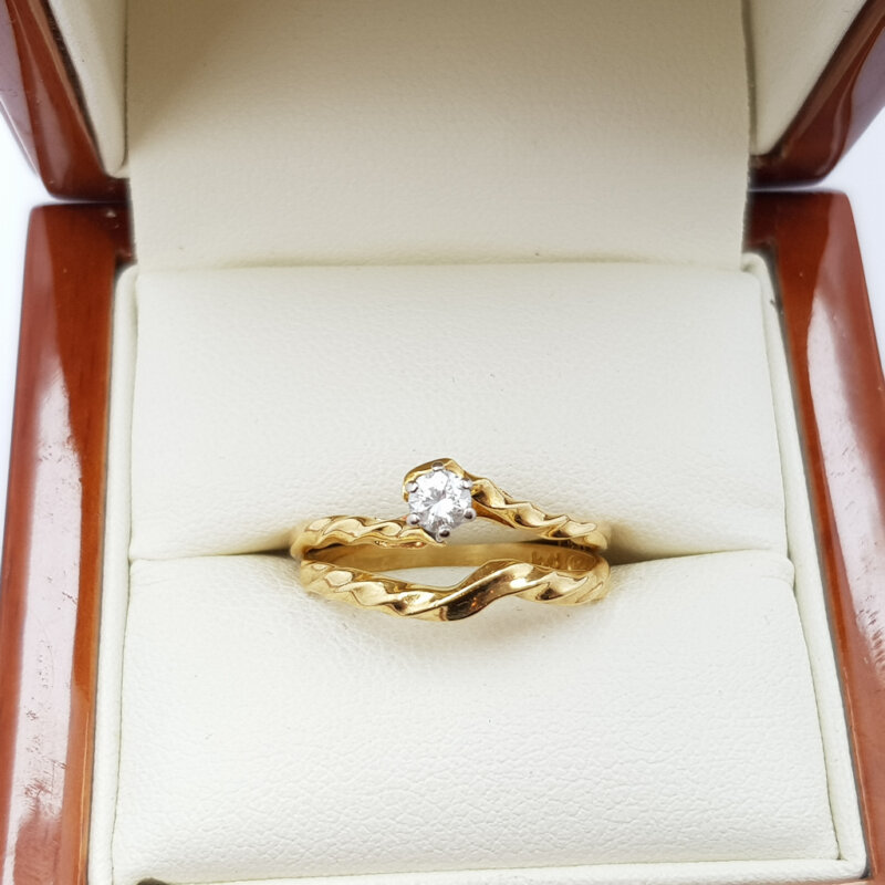 18ct Yellow Gold Solitaire Diamond Bridal Ring Set Val $3450 Size S #40930