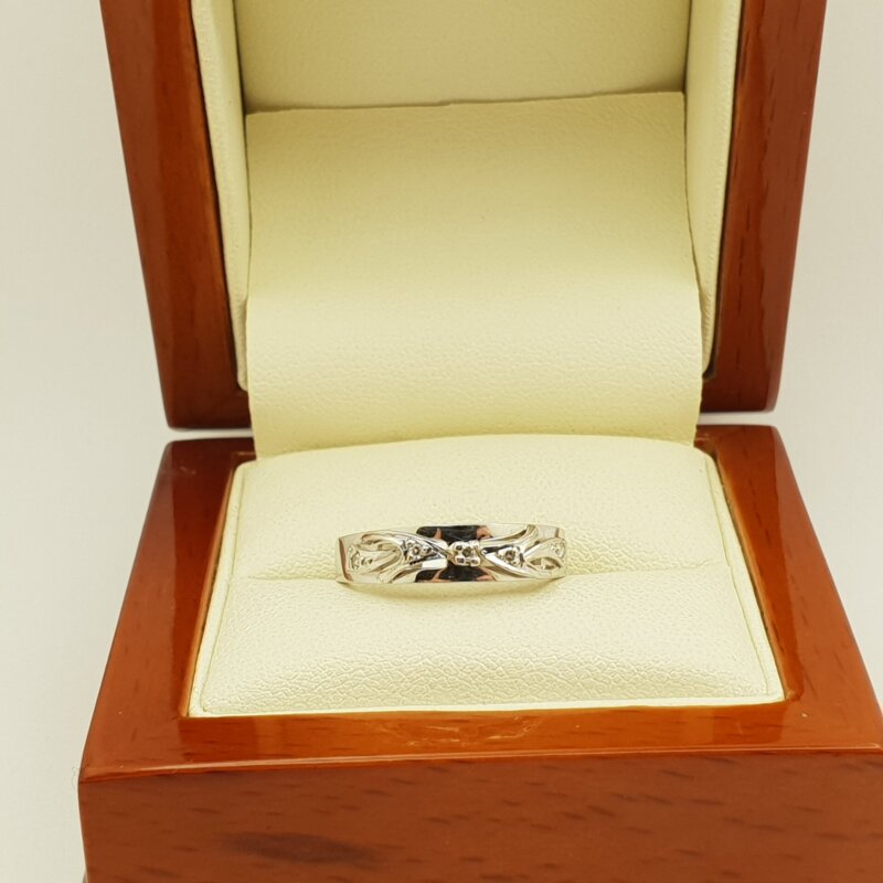 18ct White Gold Diamond Ring Size N #738