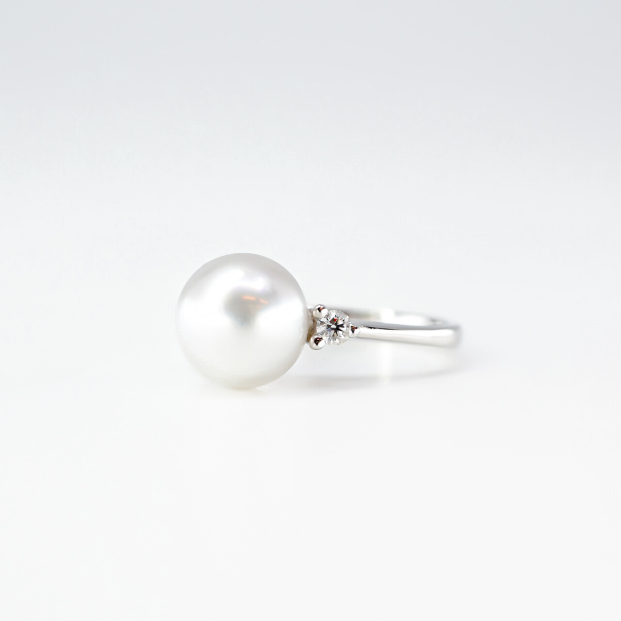18ct White Gold South Sea Pearl & Diamond Ring Val $2420 Size J 1/2 #47799 18ct White Gold South Sea Pearl & Diamond Ring Val $2420 Size J 1/2 #47799 - Image 6