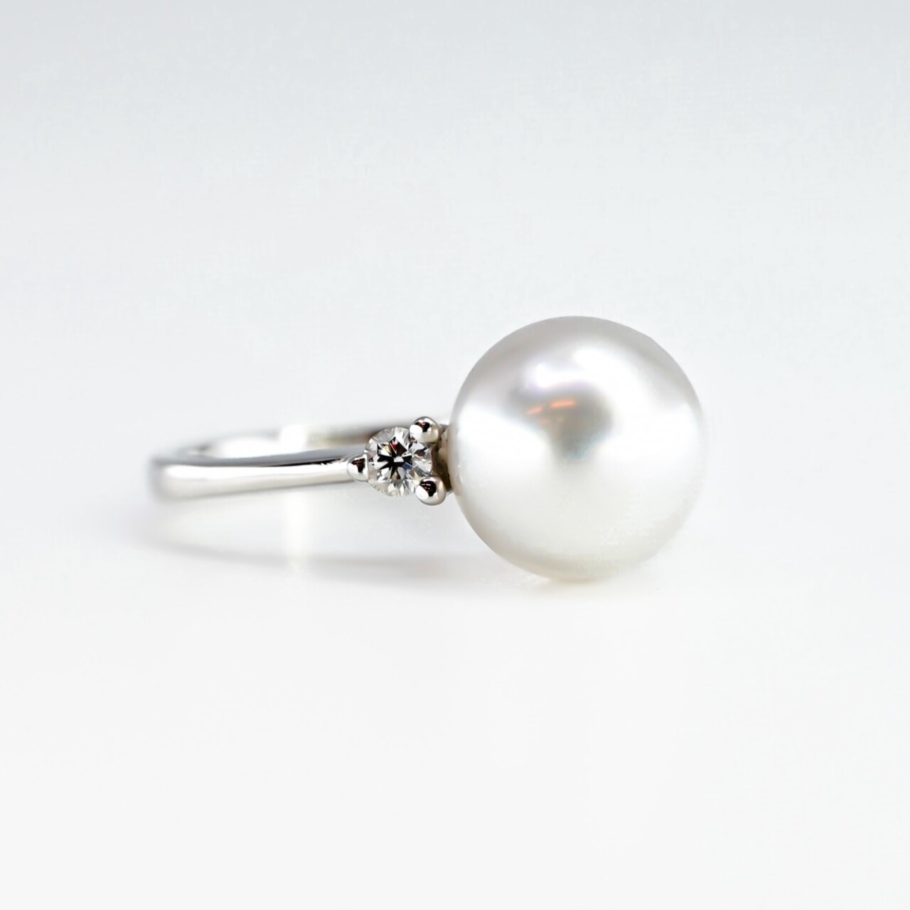 18ct White Gold South Sea Pearl & Diamond Ring Val $2420 Size J 1/2 #47799 18ct White Gold South Sea Pearl & Diamond Ring Val $2420 Size J 1/2 #47799