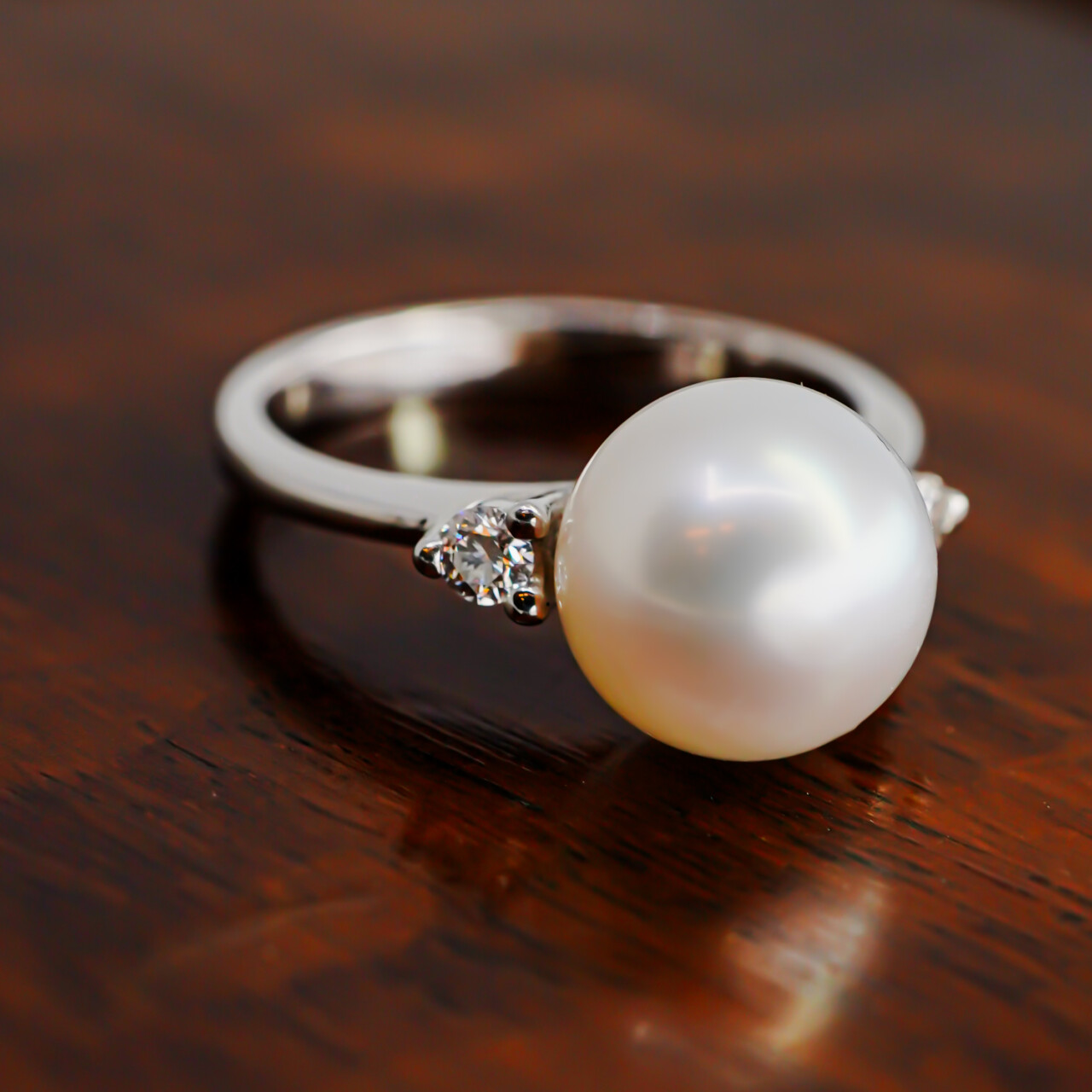 18ct White Gold South Sea Pearl & Diamond Ring Val $2420 Size J 1/2 #47799 18ct White Gold South Sea Pearl & Diamond Ring Val $2420 Size J 1/2 #47799 - Image 3