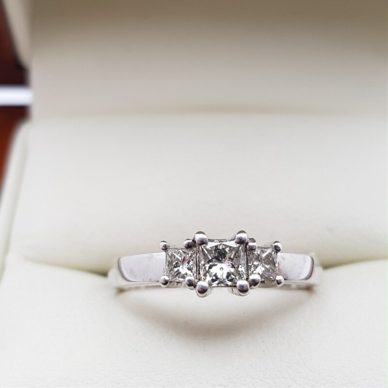 18ct White Gold Trilogy Diamond Ring 0.4ct Val $4100 Size N #48800