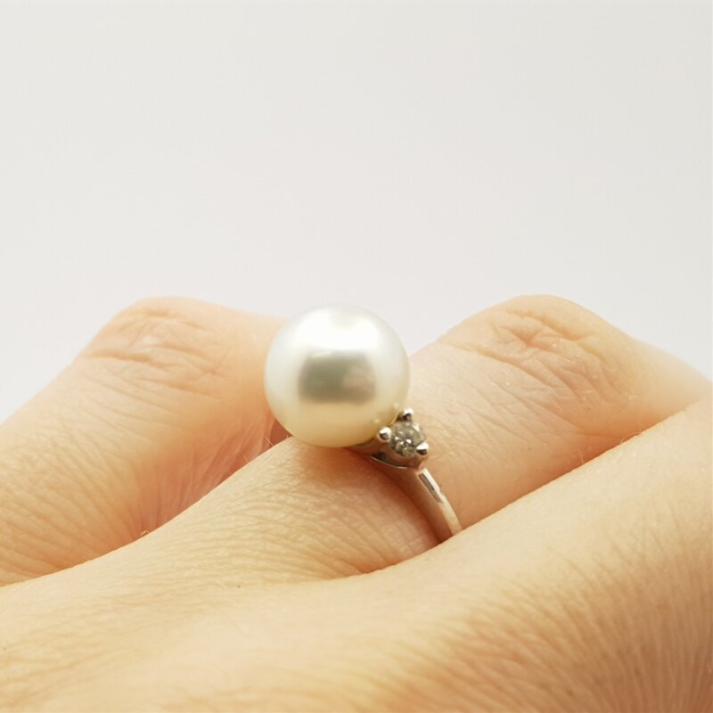 18ct White Gold South Sea Pearl & Diamond Ring Val $2420 Size J1/2 #47799