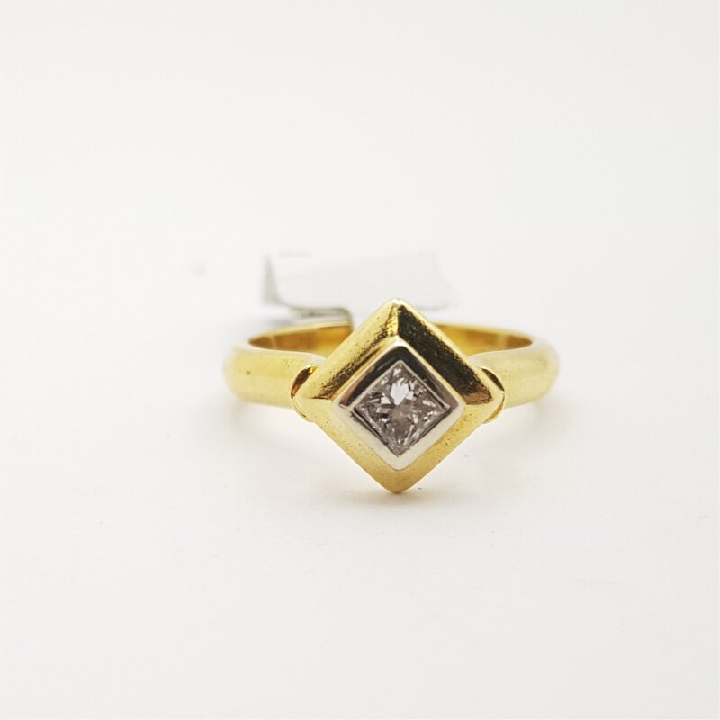 Vintage 18ct Yellow Gold Solitaire Diamond Ring Size K #2693-1