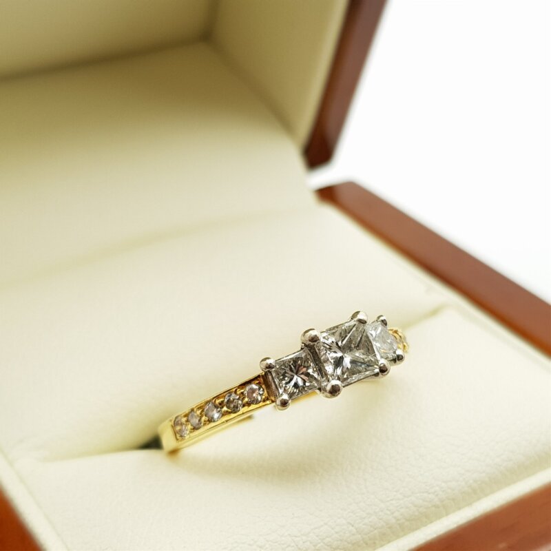 18ct Gold Diamond Trilogy Ring 0.85ct Val $5650 Size M #40778