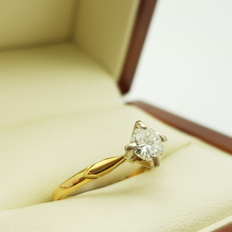 18ct Gold 0.43ct Solitaire Diamond Engagement Ring Val $4710 Size M #1243