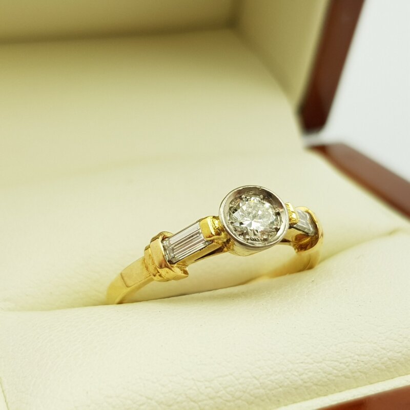 18ct Gold 0.50ct TDW Baguette & Round Diamond Ring Val $4900 Size O #4716
