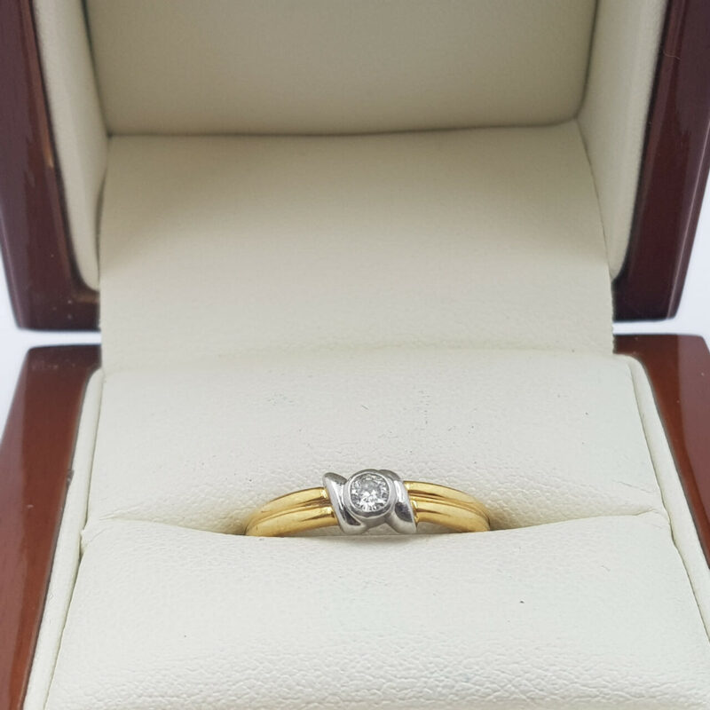 18CT 2.1GR YELLOW GOLD DIAMOND RING SIZE L #36340