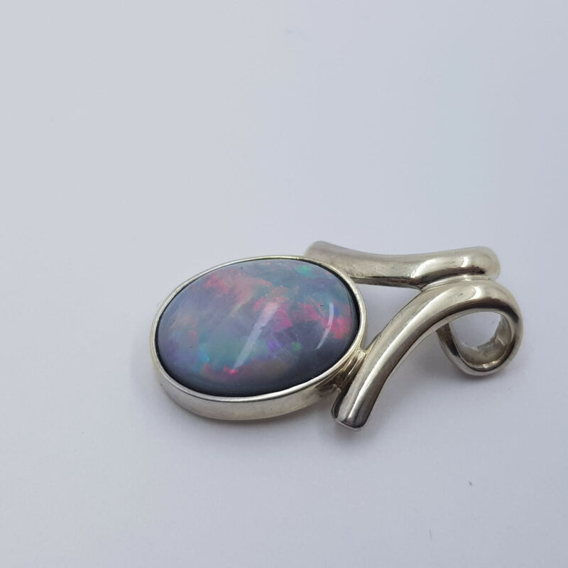 18CT 4.3GR WHITE GOLD AUSTRALIAN OPAL PENDANT VAL $7450 #52949