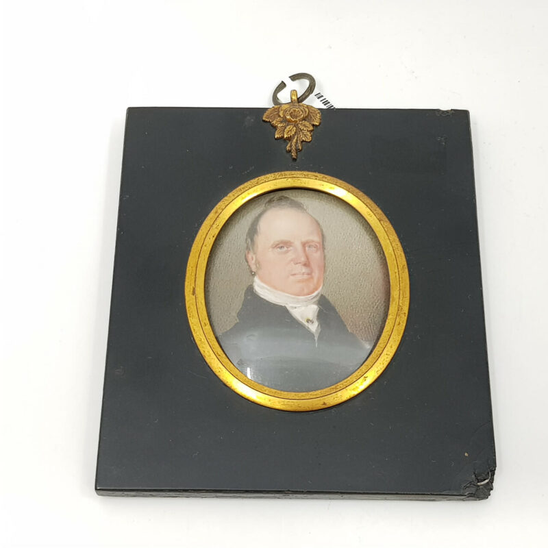 ANTIQUE MINIATURE HAND PAINTED GENTLEMAN PORTRAIT #50857