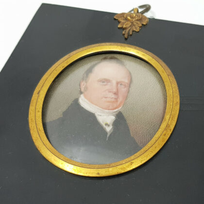 ANTIQUE MINIATURE HAND PAINTED GENTLEMAN PORTRAIT #50857