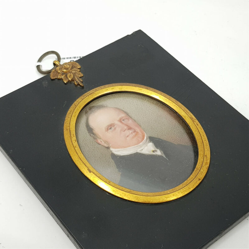 ANTIQUE MINIATURE HAND PAINTED GENTLEMAN PORTRAIT #50857