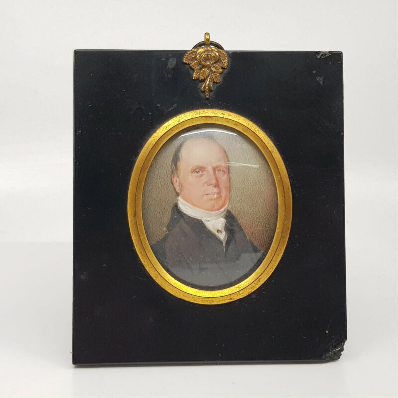 ANTIQUE MINIATURE HAND PAINTED GENTLEMAN PORTRAIT #50857