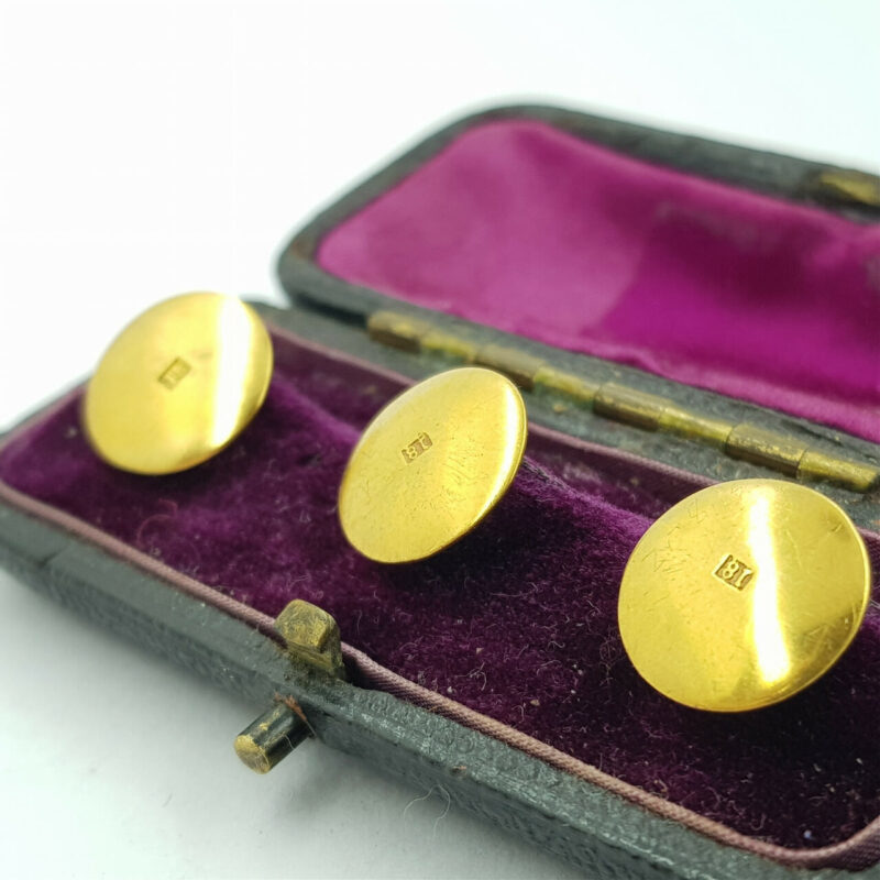 3X 18CT VINTAGE YELLOW GOLD BUTTONS 4.2GR - IN CASE #44726