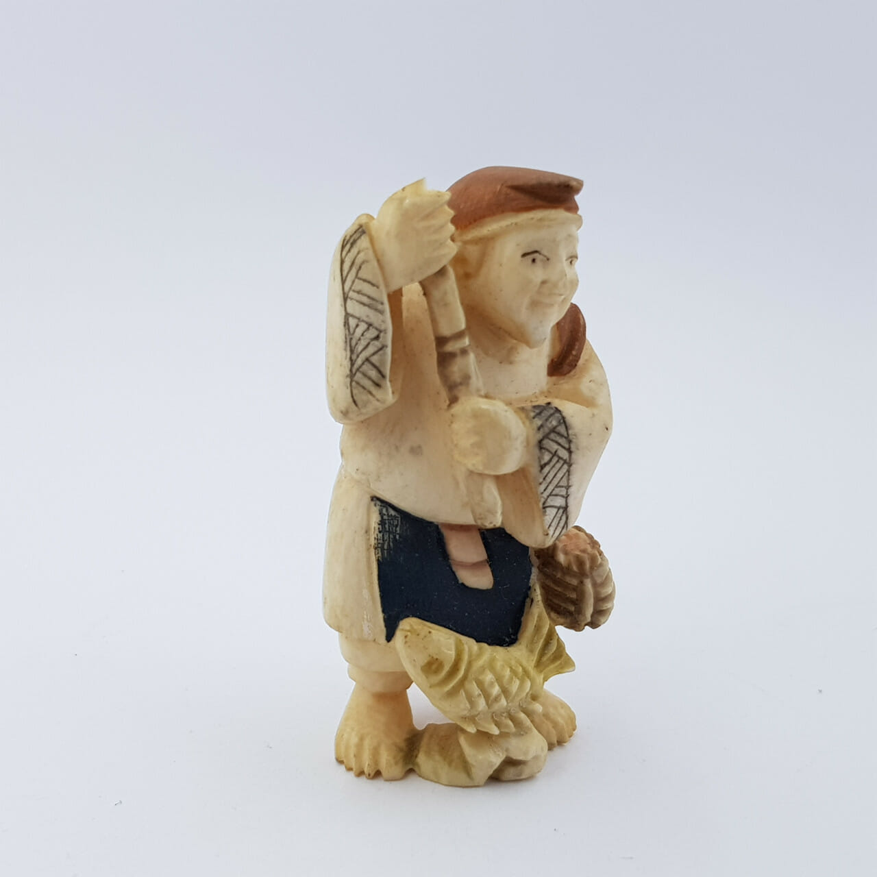 Antique Beautiful Japanese Signed Hand Carved Netsuke Fisherman #47193 ANTIQUE BEAUTIFUL JAPANESE SIGNED HAND CARVED NETSUKE FISHERMAN#47193