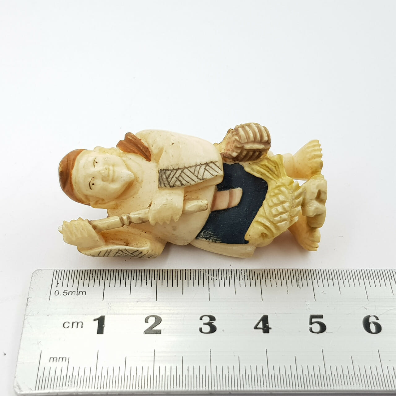 Antique Beautiful Japanese Signed Hand Carved Netsuke Fisherman #47193 ANTIQUE BEAUTIFUL JAPANESE SIGNED HAND CARVED NETSUKE FISHERMAN#47193