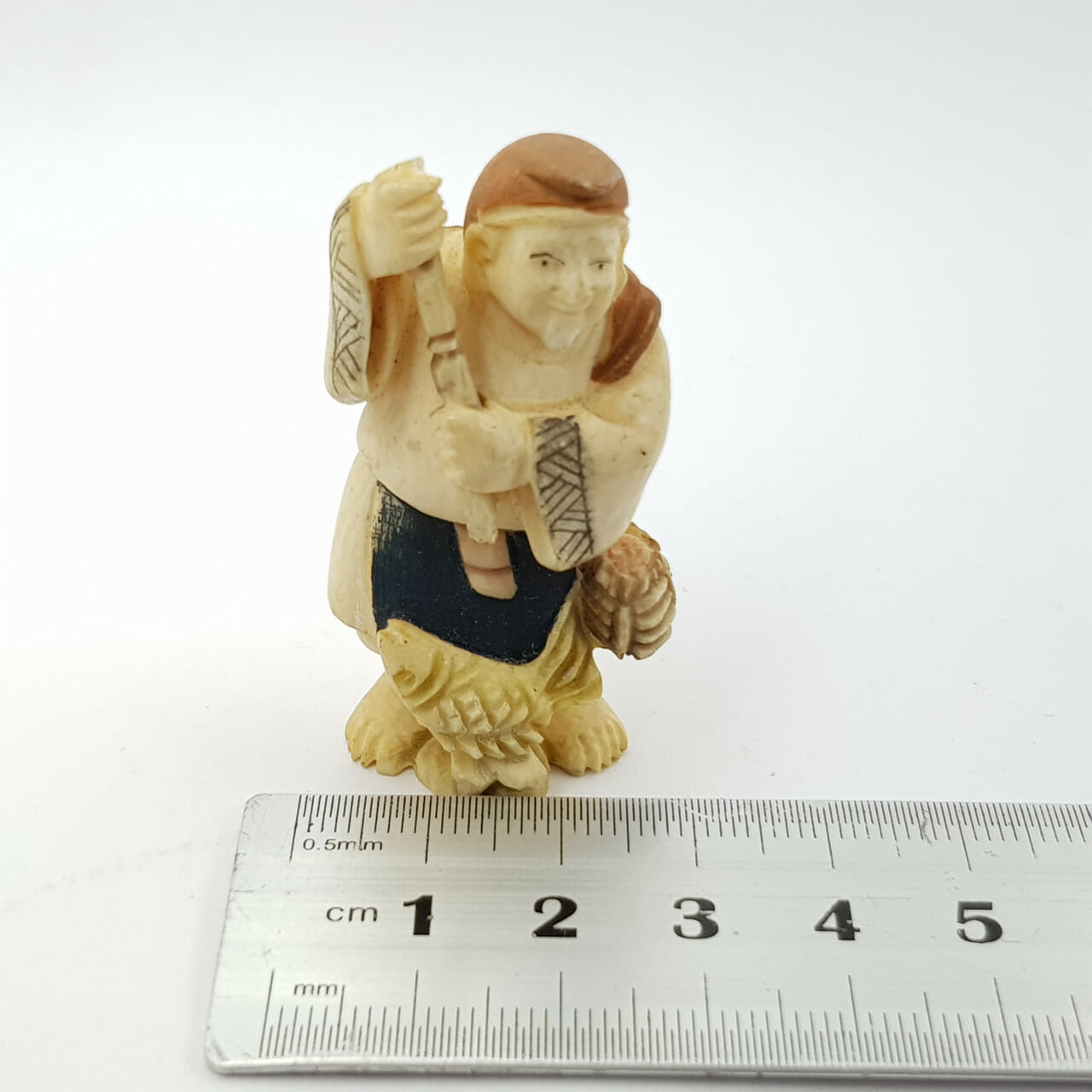 Antique Beautiful Japanese Signed Hand Carved Netsuke Fisherman #47193 ANTIQUE BEAUTIFUL JAPANESE SIGNED HAND CARVED NETSUKE FISHERMAN#47193