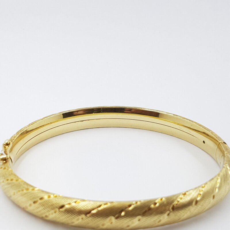 14ct Yellow Gold Oval Hinged Bangle #38429