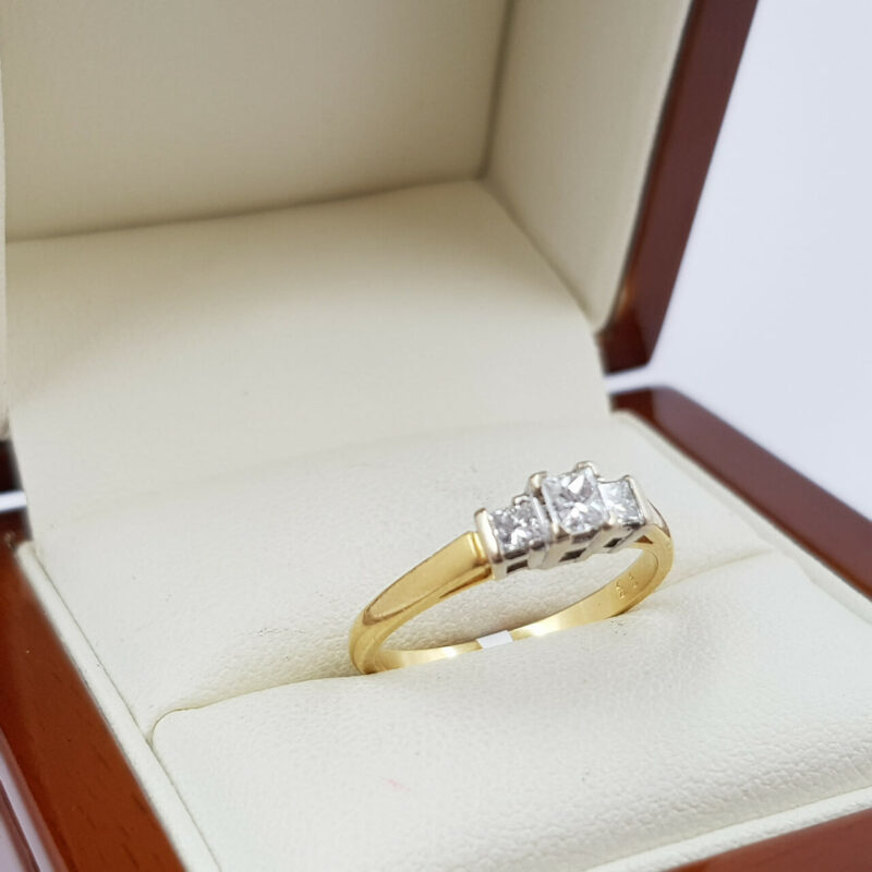 18CT TWO TONE GOLD 0.32CT TDW PRINCESS DIAMOND RING VAL $2175 SIZE M #54029