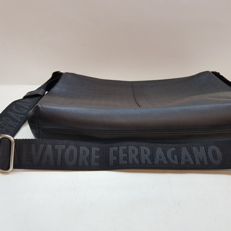 Salvatore Ferragamo Black Gamma Messenger Bag E-24 8779 #55255