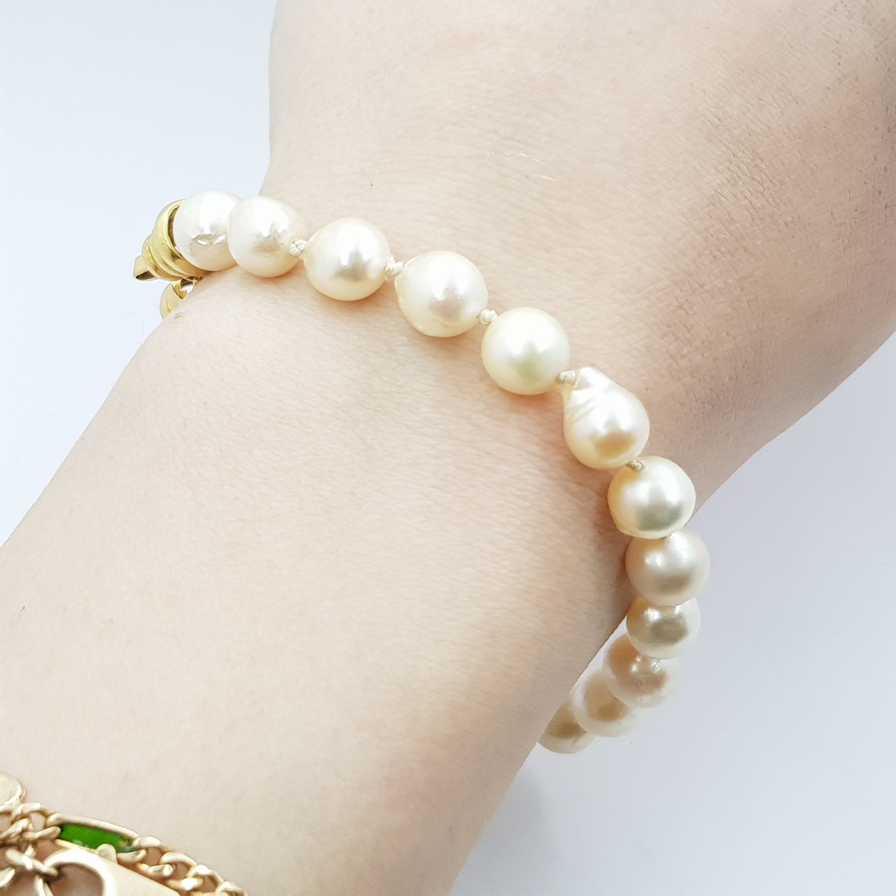 18ct Yellow Gold & Akoya Baroque Pearl Bracelet Val $1050 19cm #21388 18ct Yellow Gold & Akoya Baroque Pearl Bracelet Val $1050 19cm #21388
