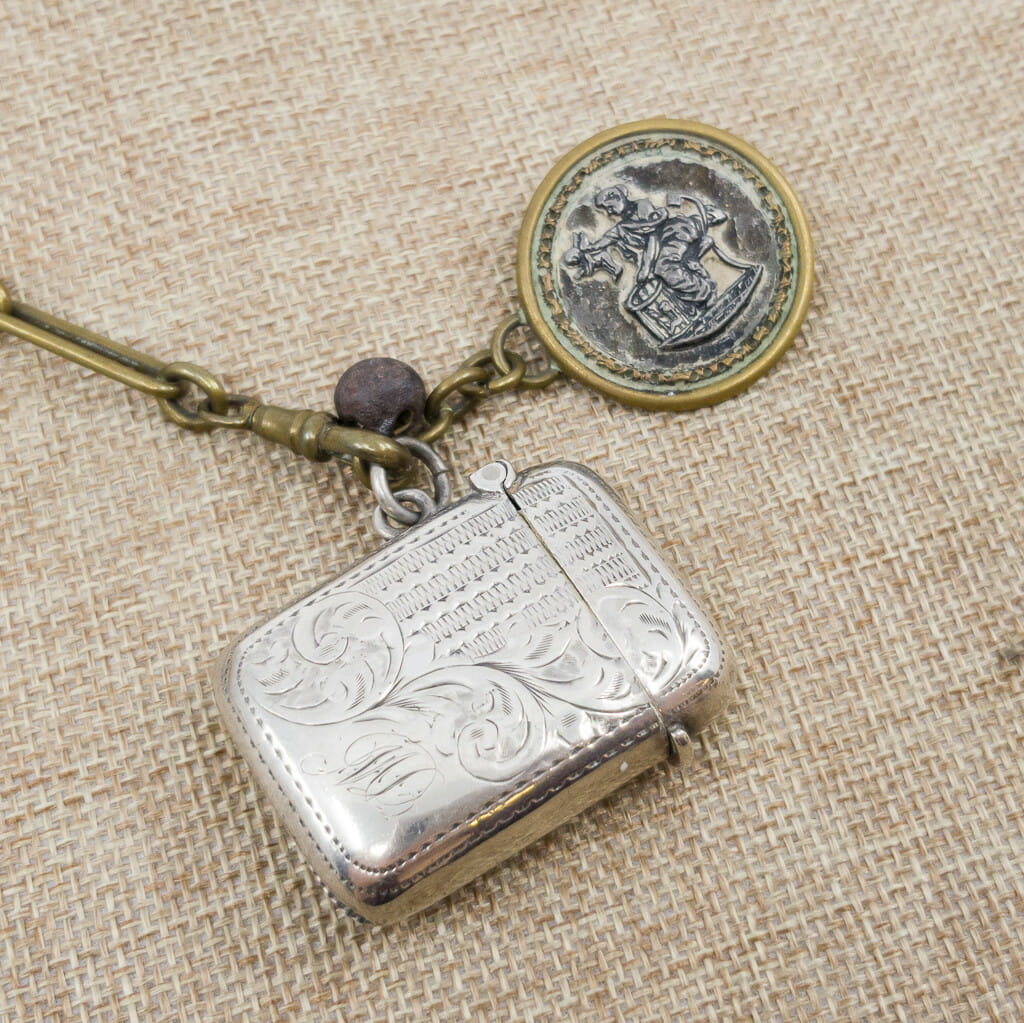 Antique Sterling Silver Vesta Case c/1903 Birmingham with Chain & Button #55847 Antique Sterling Silver Vesta Case c/1903 Birmingham with Chain & Button #55847 - Image 12