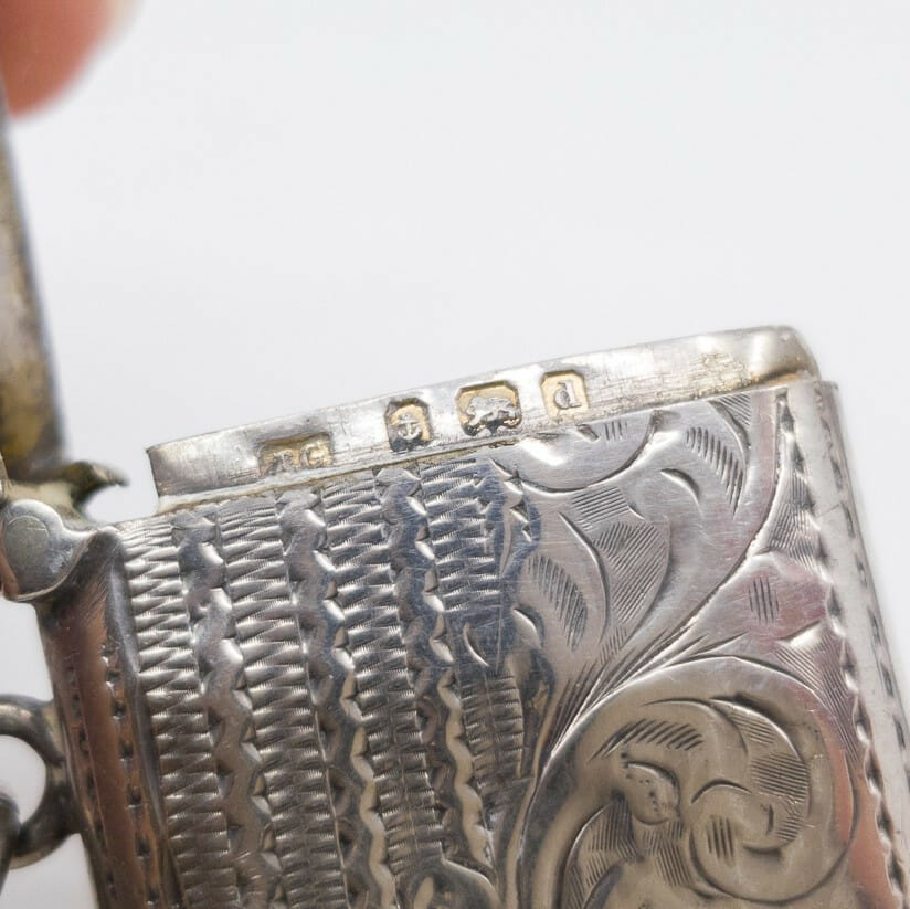 Antique Sterling Silver Vesta Case c/1903 Birmingham with Chain & Button #55847 Antique Sterling Silver Vesta Case c/1903 Birmingham with Chain & Button #55847 - Image 2