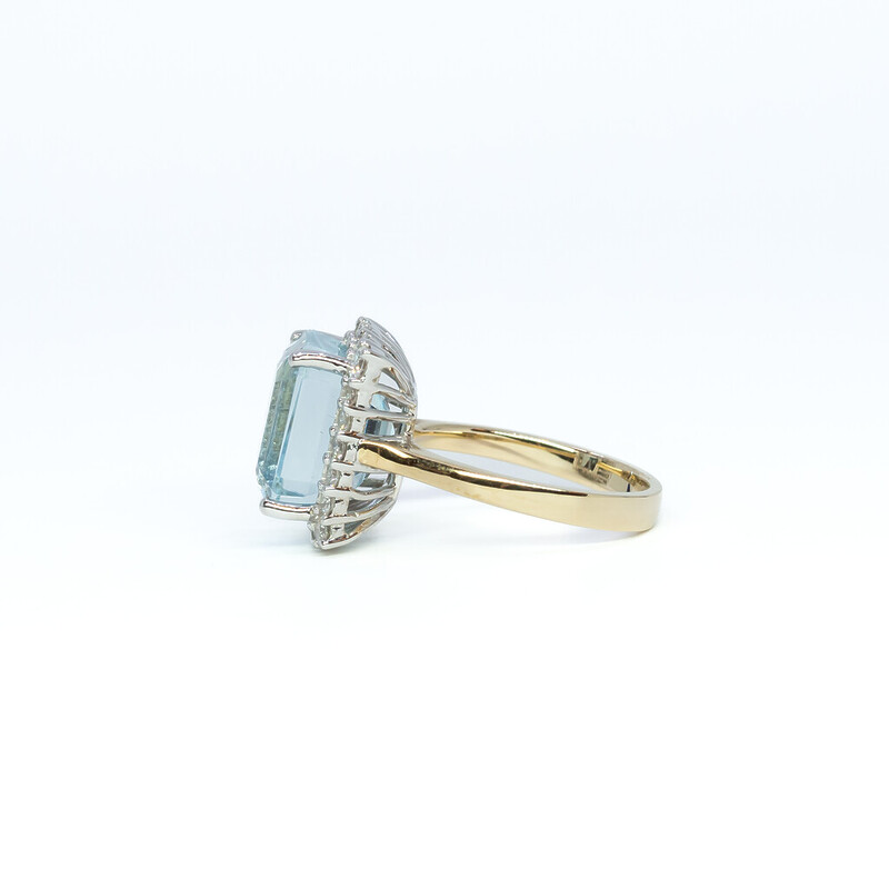 *New* 9ct Yellow Gold 7.15ct Aquamarine & Diamond Cocktail Ring Val $11450 N1/2 #52180