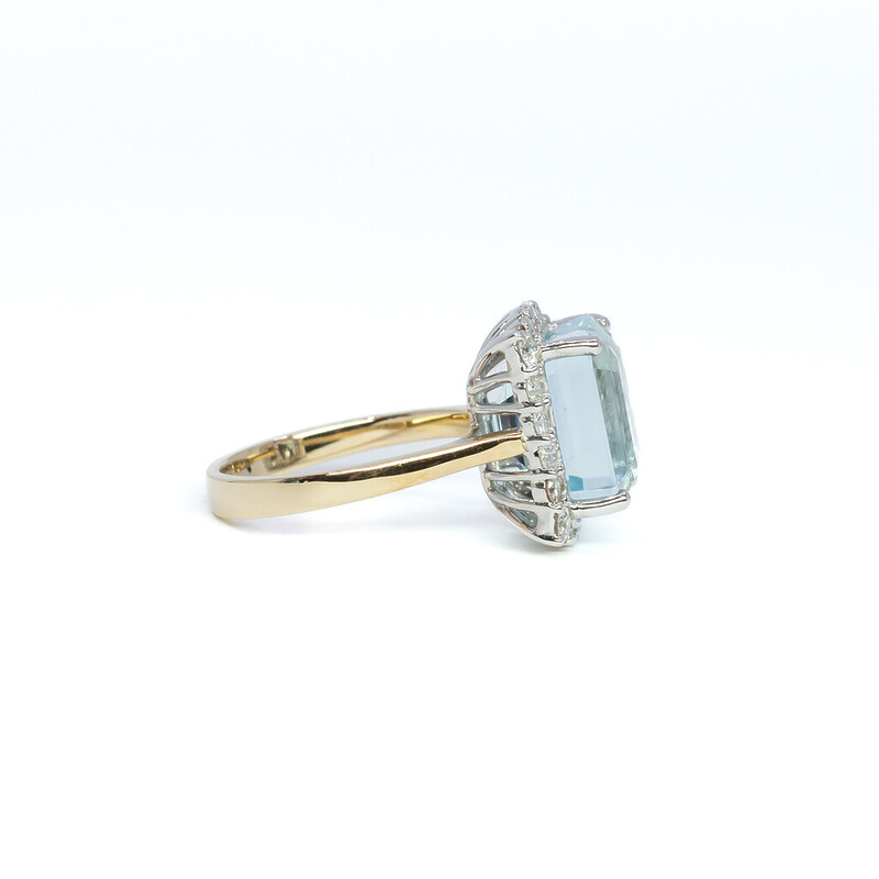 *New* 9ct Yellow Gold 7.15ct Aquamarine & Diamond Cocktail Ring Val $11450 N1/2 #52180