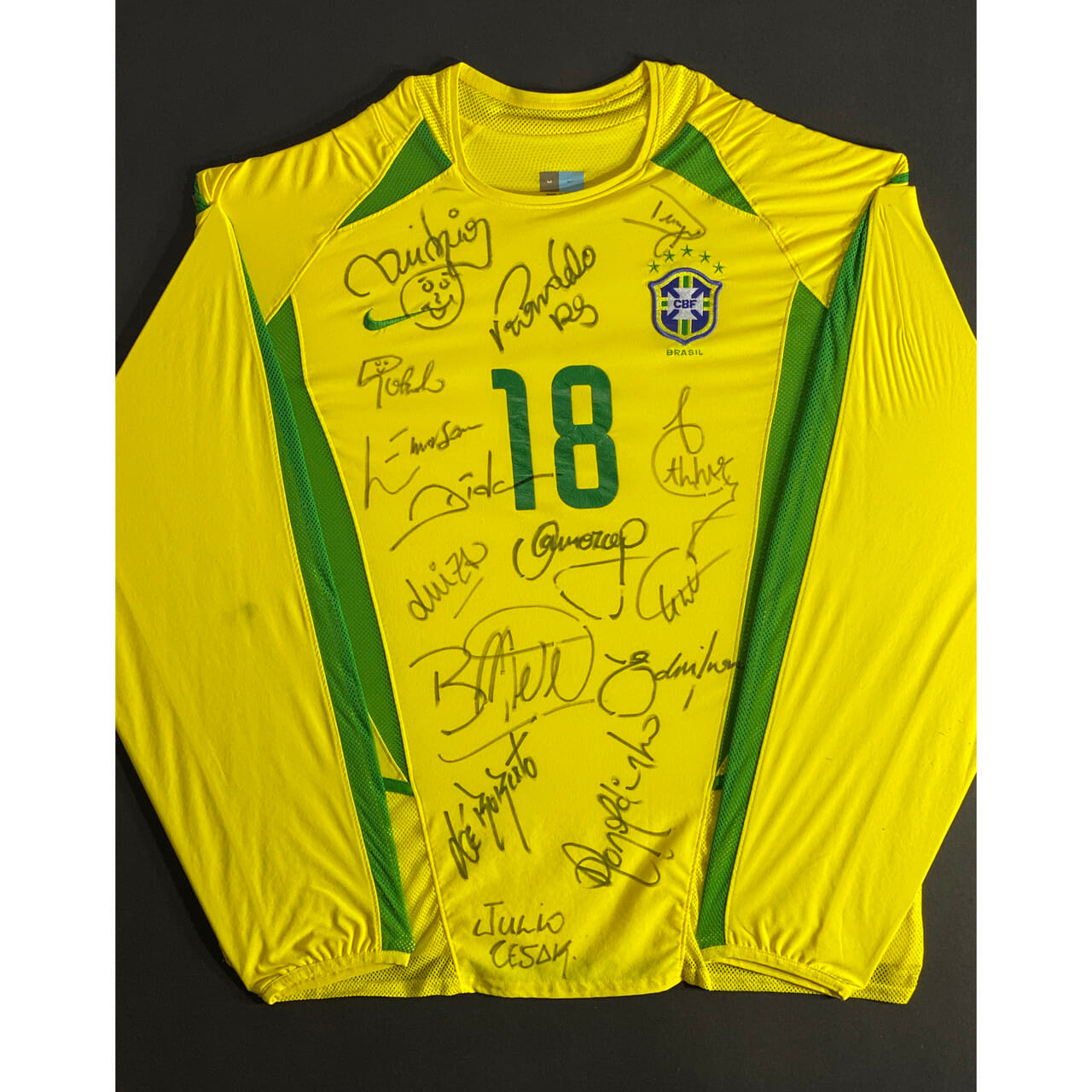 BRAZIL JERSEY NO.18 SIGNED BY BRAZILIAN FOOTBALL TEAM 2003 ('02 WORLD CUP) #45768