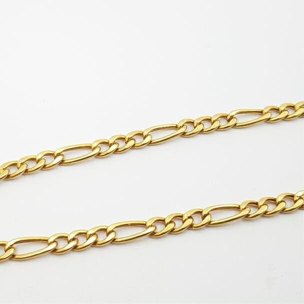 This chain link type is called the figaro. It is categorised by its 2 or 3 short links followed by one longer link.