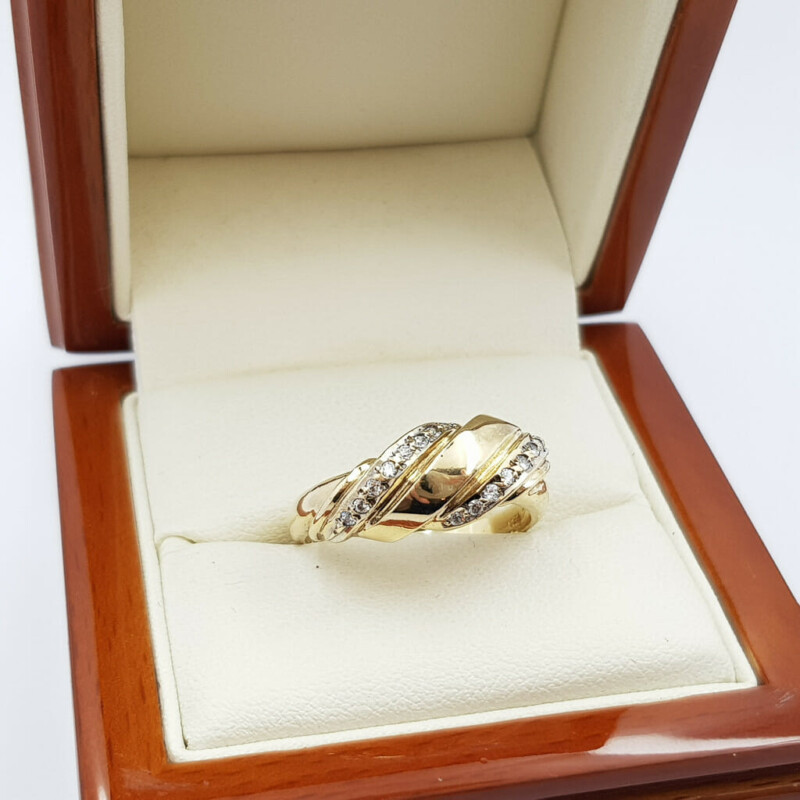 14ct Yellow Gold CZ Dress Ring Size Q 1/2 #56896