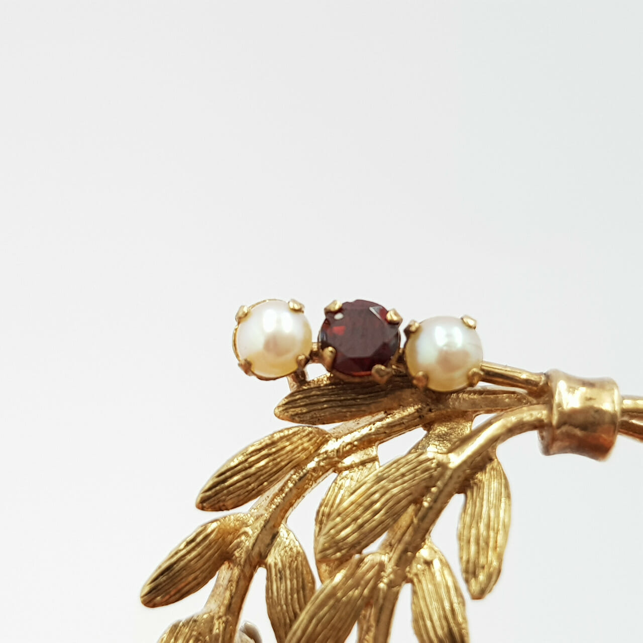 Vintage / Antique 9ct Yellow Gold Pearl & Garnet Brooch Wreath / Branch #55360 Vintage / Antique 9ct Yellow Gold Pearl & Garnet Brooch Wreath / Branch #55360 - Image 10