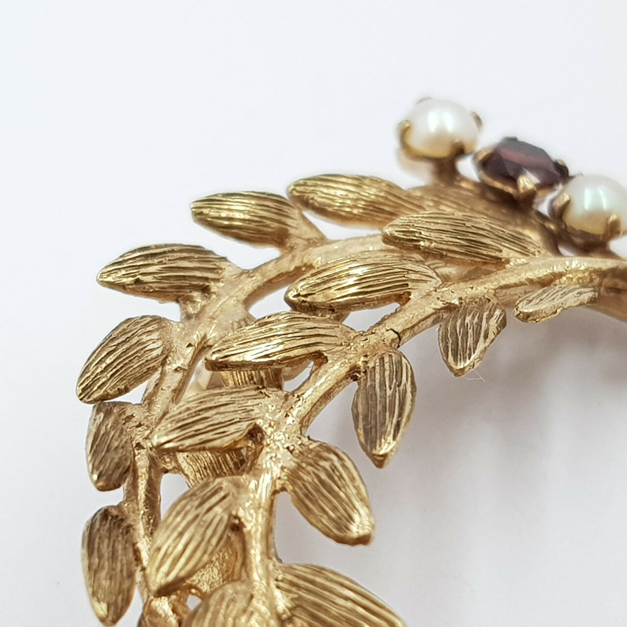Vintage / Antique 9ct Yellow Gold Pearl & Garnet Brooch Wreath / Branch #55360 Vintage / Antique 9ct Yellow Gold Pearl & Garnet Brooch Wreath / Branch #55360