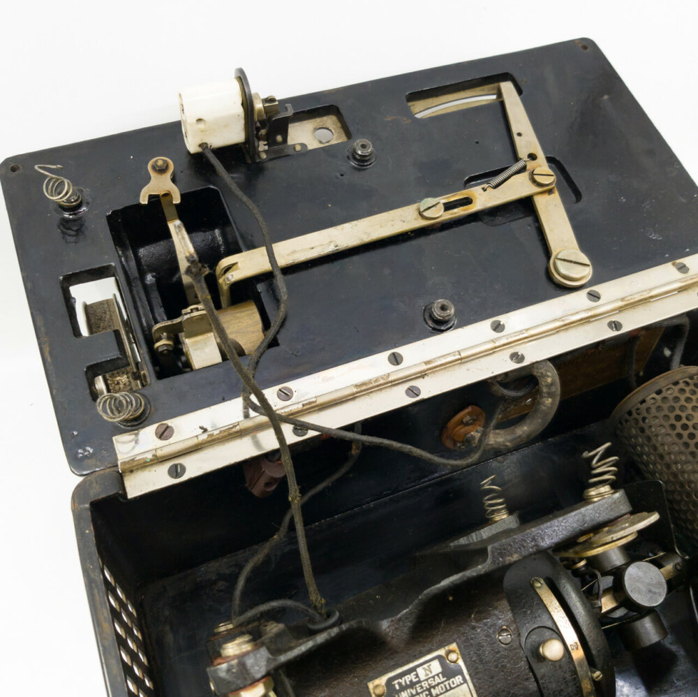 How a Dictaphone & other vintage office transcription machines worked - Click Americana