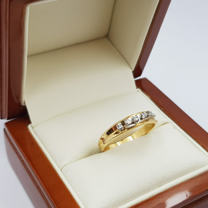 Vintage 18ct Yellow Gold Diamond Ring Size P #59435