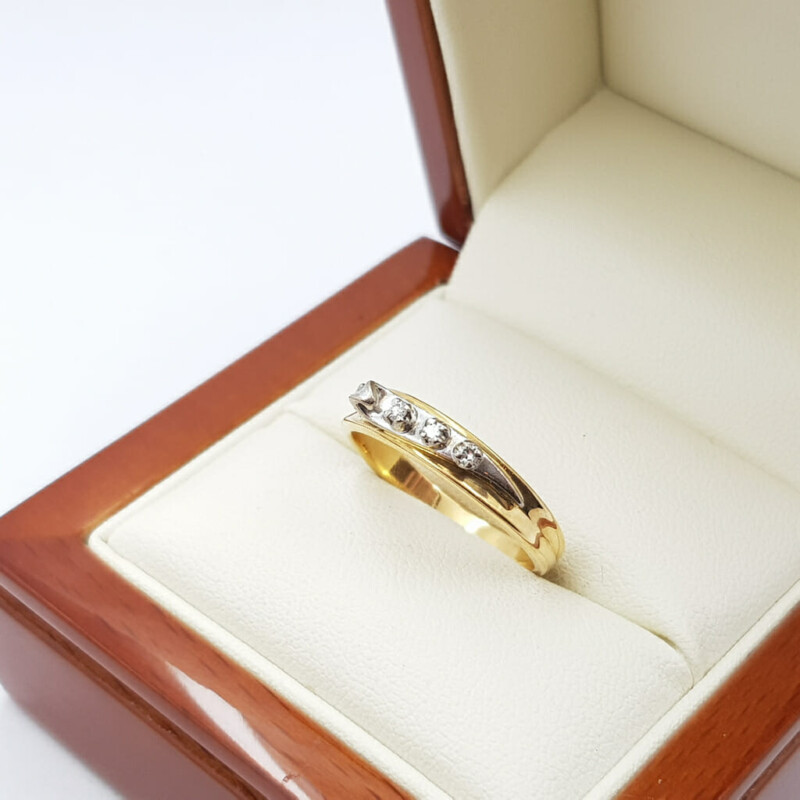 Vintage 18ct Yellow Gold Diamond Ring Size P #59435