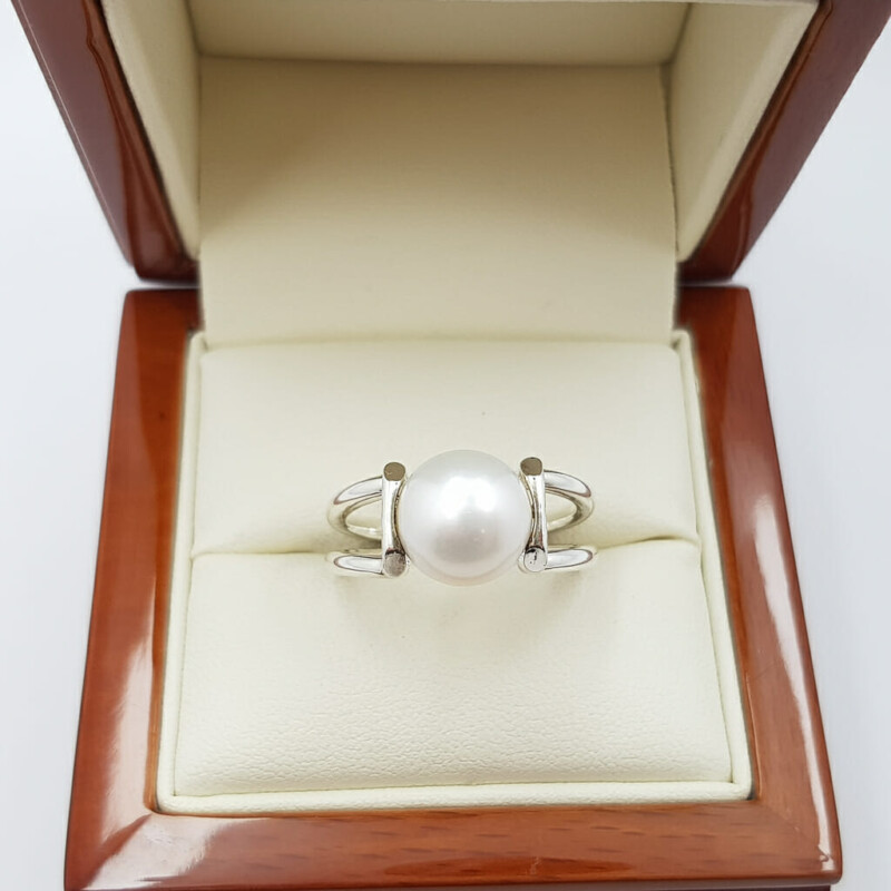 Tiffany & Co Freshwater Pearl Ring in Sterling Silver Size Q RRP $1350 #60398