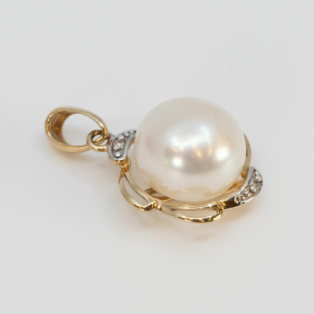 9ct Yellow Gold Mabe Pearl & Diamond Pendant #60412 9ct Yellow Gold Mabe Pearl & Diamond Pendant #60412 - Image 2