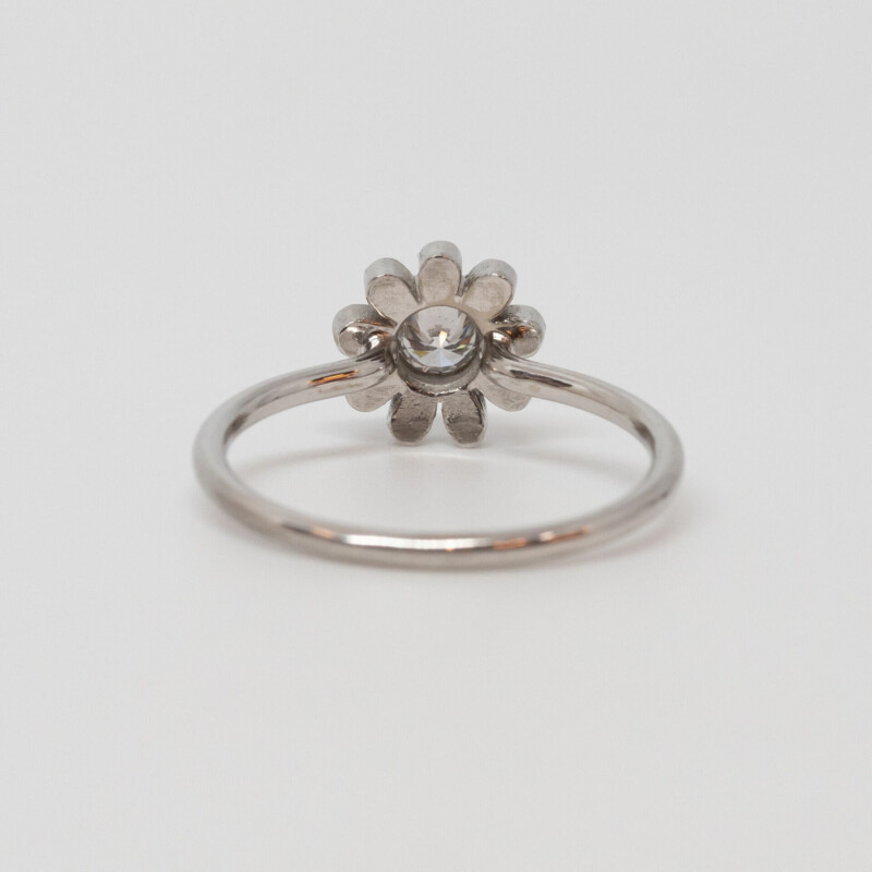 18ct White Gold Diamond Flower Ring Size N 1/2 Val $2400 #59779