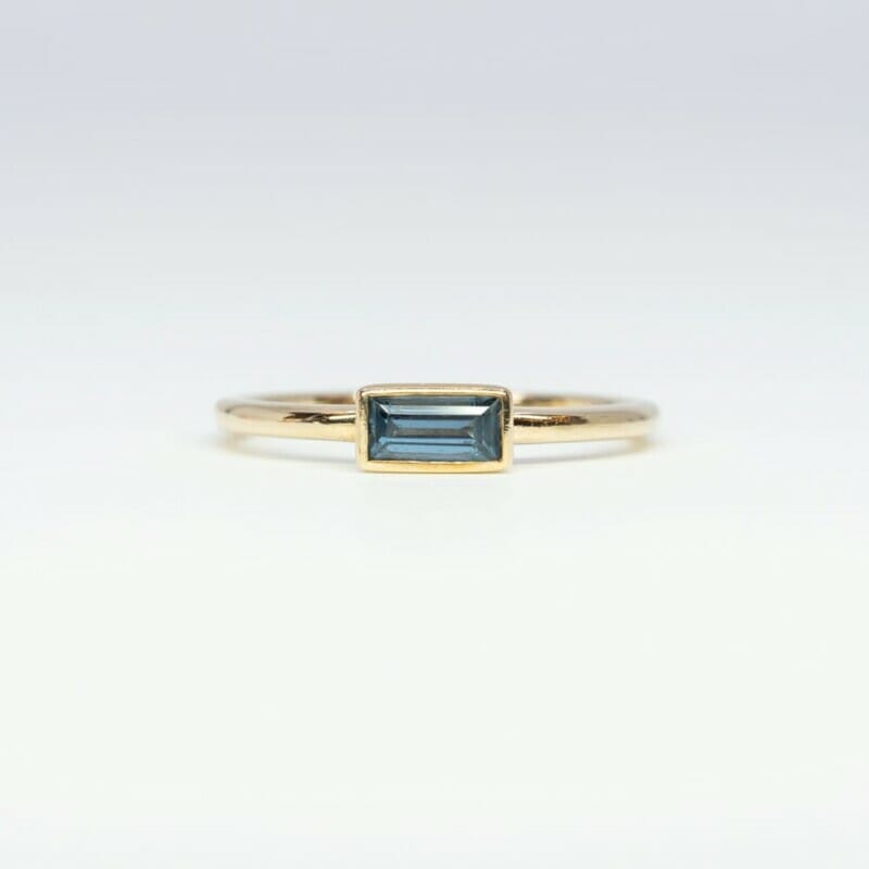 9ct Yellow Gold Rectangle Blue Topaz Ring Size N #31267