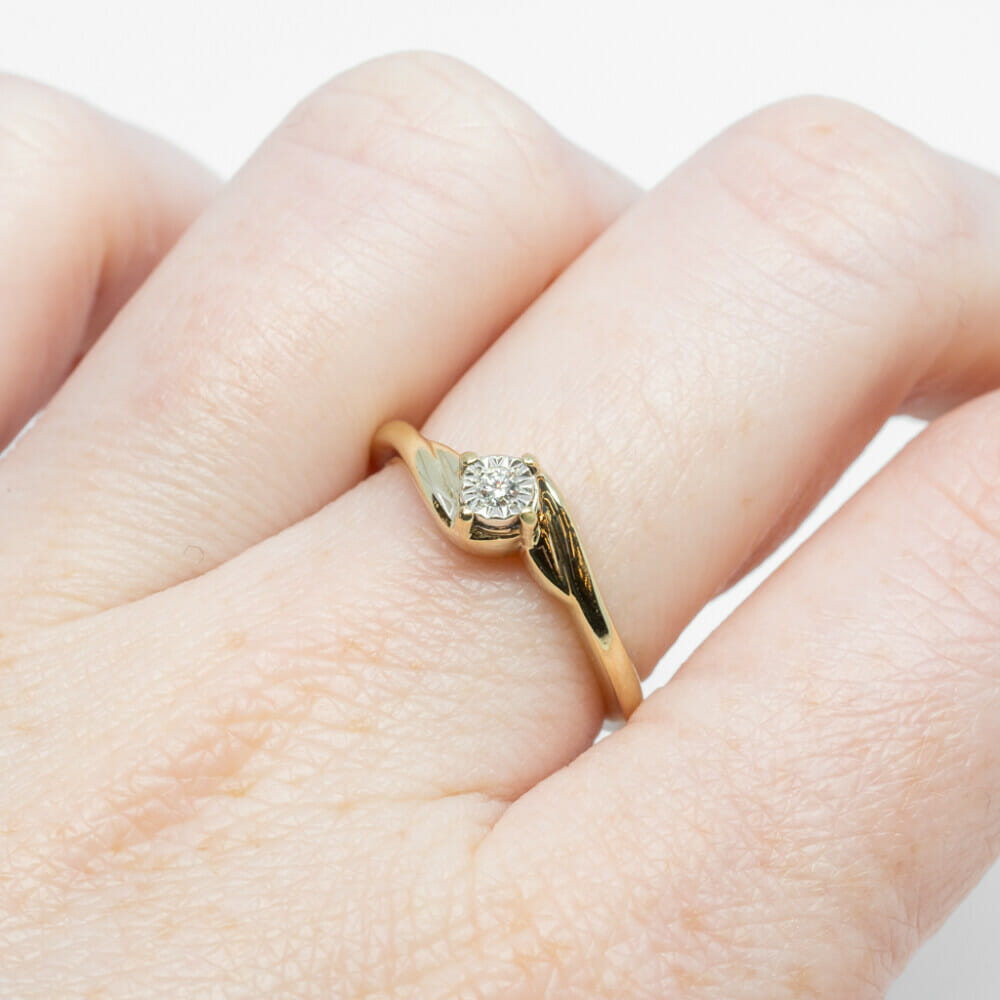 9ct Yellow Gold Diamond Solitaire Illusion Ring Size J #60757 9ct Yellow Gold Diamond Solitaire Illusion Ring Size J #60757 - Image 2