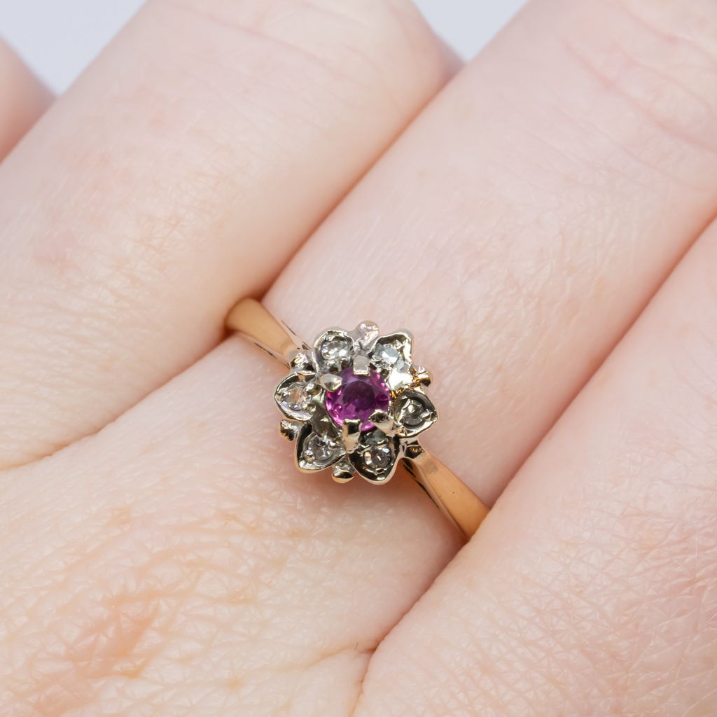 9ct Yellow Gold Ruby & Diamond Flower Ring Size M #60343 9ct Yellow Gold Ruby & Diamond Flower Ring Size M #60343 - Image 2