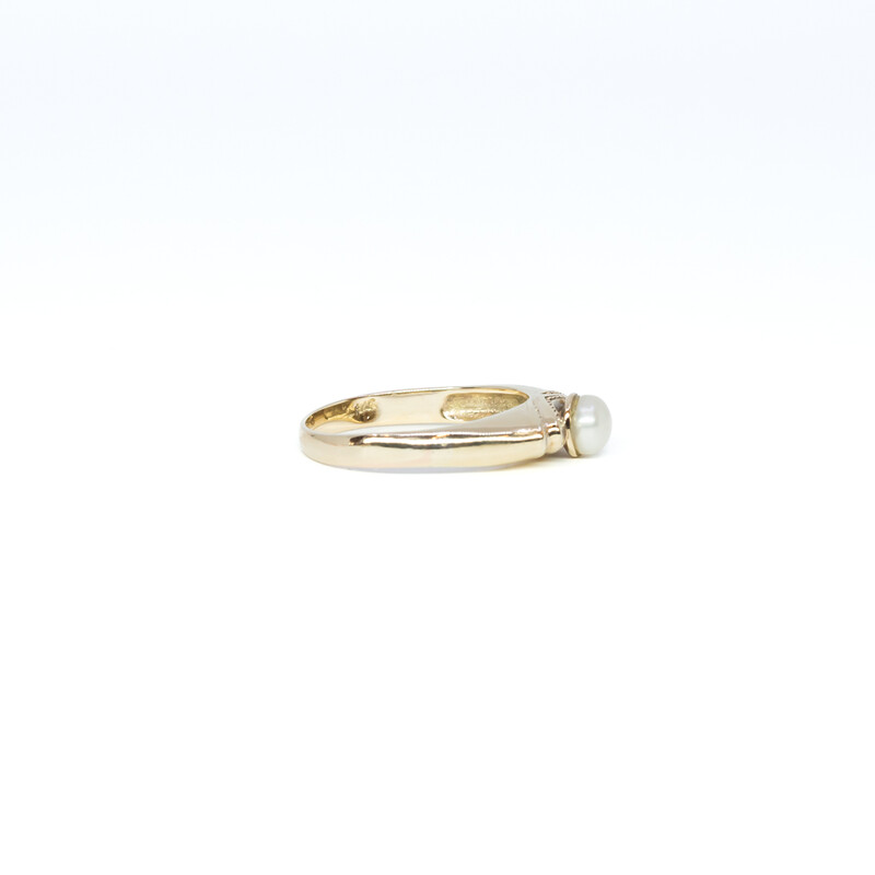 9ct Yellow Gold Pearl & Diamond Ring Size O #60490
