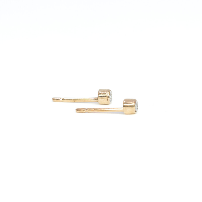 9ct Yellow Gold Diamond Stud Earrings #61801