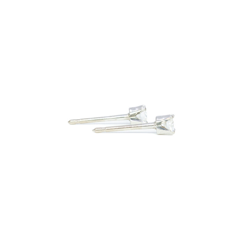 18ct White Gold Round Brilliant Cut Diamond Stud Earrings 0.30ct TDW #61804